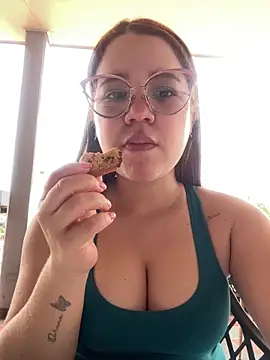 Lucyklein2022 online show from 02/22/25, 03:14