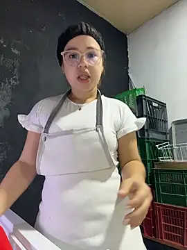 Lucyklein2022 online show from 10/19/25, 04:51