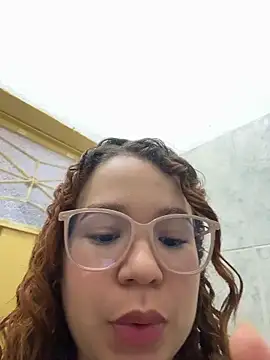 Lucyklein2022 online show from 02/01/26, 05:44