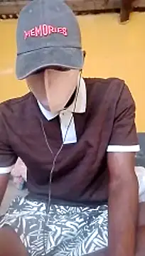 Snapshot of LULE37587001 chatting on 02/22/26, 02:04 LULE37587001 online show from 02/22/26, 02:04