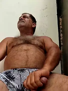 Snapshot of Peludo173317 chatting on 12/27/24, 01:07 Peludo173317 online show from 12/27/24, 01:07