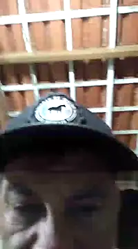 Snapshot of Peludo173317 chatting on 03/18/25, 01:32 Peludo173317 online show from 03/18/25, 01:32