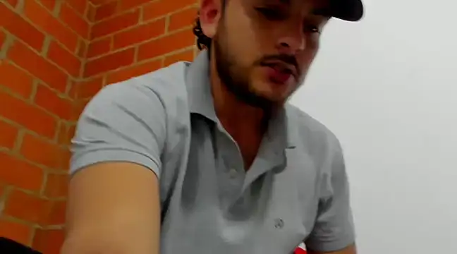 Snapshot of tuyo1995 chatting on 12/04/24, 04:10 tuyo1995 online show from 12/04/24, 04:10