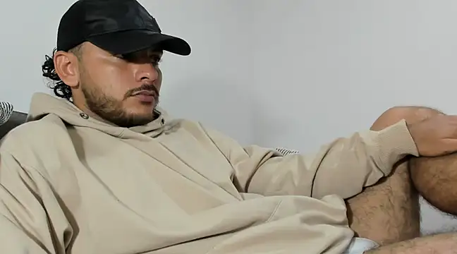 Snapshot of tuyo1995 chatting on 12/16/24, 06:32 tuyo1995 online show from 12/16/24, 06:32