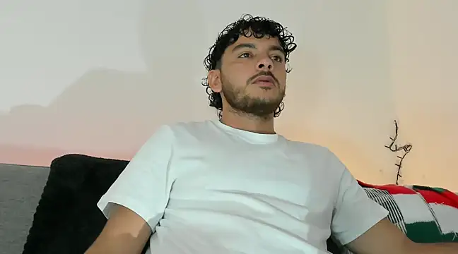 Snapshot of tuyo1995 chatting on 12/21/24, 05:29 tuyo1995 online show from 12/21/24, 05:29