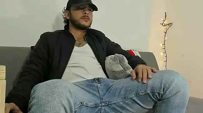 Snapshot of tuyo1995 chatting on 01/12/25, 09:40 tuyo1995 online show from 01/12/25, 09:40