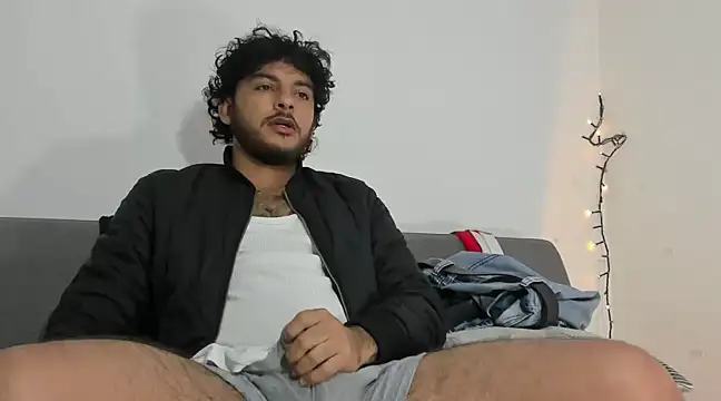 Snapshot of tuyo1995 chatting on 01/13/25, 05:12 tuyo1995 online show from 01/13/25, 05:12