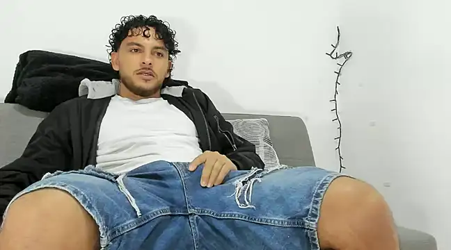 Snapshot of tuyo1995 chatting on 01/24/25, 08:54 tuyo1995 online show from 01/24/25, 08:54