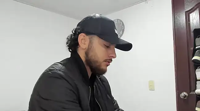 Snapshot of tuyo1995 chatting on 02/17/25, 11:53 tuyo1995 online show from 02/17/25, 11:53