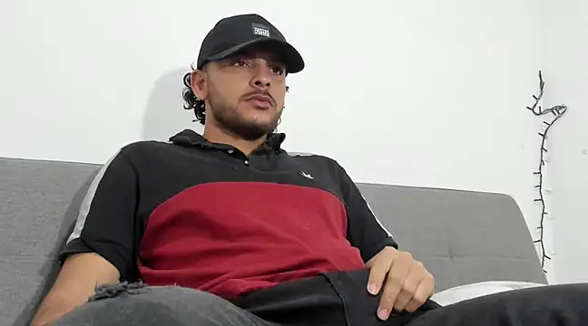 Snapshot of tuyo1995 chatting on 03/03/25, 09:15 tuyo1995 online show from 03/03/25, 09:15