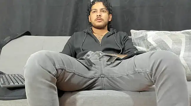 Snapshot of tuyo1995 chatting on 03/18/25, 08:04 tuyo1995 online show from 03/18/25, 08:04