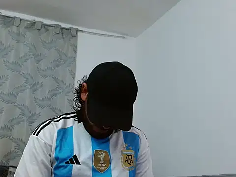 Snapshot of tuyo1995 chatting on 09/21/25, 04:47 tuyo1995 online show from 09/21/25, 04:47