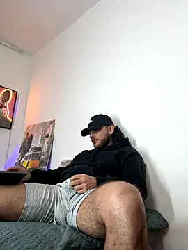 Snapshot of tuyo1995 chatting on 11/04/25, 03:27 tuyo1995 online show from 11/04/25, 03:27