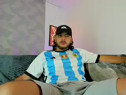 Snapshot of tuyo1995 chatting on 11/09/25, 06:17 tuyo1995 online show from 11/09/25, 06:17