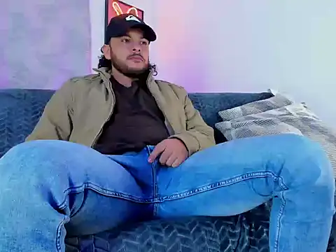 Snapshot of tuyo1995 chatting on 11/11/25, 02:50 tuyo1995 online show from 11/11/25, 02:50