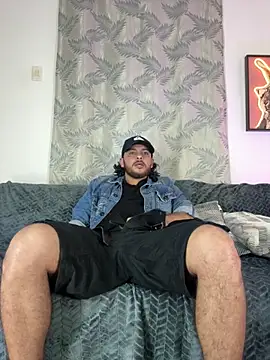 Snapshot of tuyo1995 chatting on 11/18/25, 03:12 tuyo1995 online show from 11/18/25, 03:12