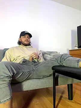 Snapshot of tuyo1995 chatting on 11/23/25, 11:15 tuyo1995 online show from 11/23/25, 11:15