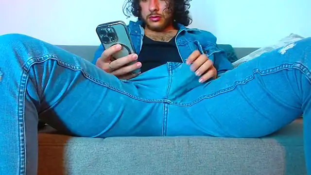 Snapshot of tuyo1995 chatting on 12/05/25, 02:58 tuyo1995 online show from 12/05/25, 02:58