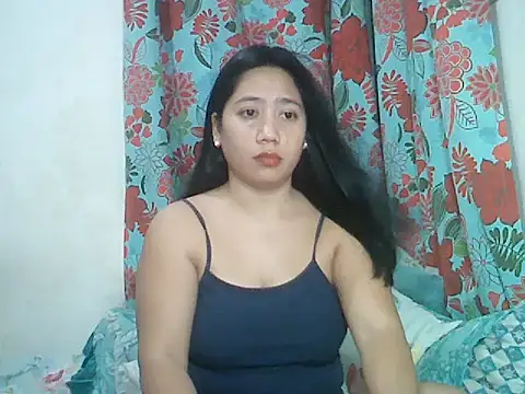LOVENAYRA1 online show from 06/18/26, 09:47