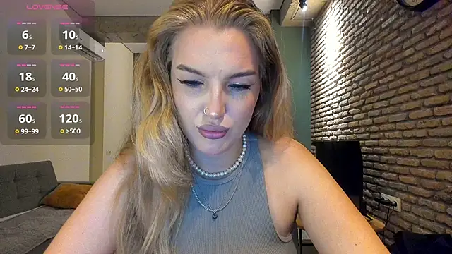 Snapshot of fifteenpoem chatting on 07/11/26, 03:31 fifteenpoem online show from 07/11/26, 03:31