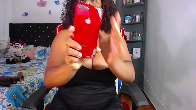 Snapshot of BellaKarla chatting on 05/15/26, 11:23 BellaKarla online show from 05/15/26, 11:23