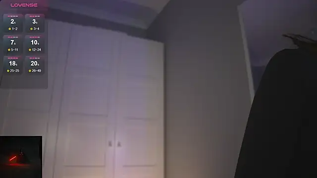 Snapshot of -JuicyMolly- chatting on 11/28/25, 05:15 -JuicyMolly- online show from 11/28/25, 05:15