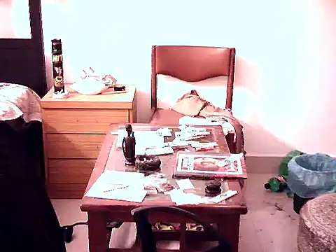 Snapshot of aksxi1 chatting on 10/27/25, 04:22 aksxi1 online show from 10/27/25, 04:22