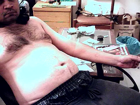 Snapshot of aksxi1 chatting on 11/11/25, 11:21 aksxi1 online show from 11/11/25, 11:21