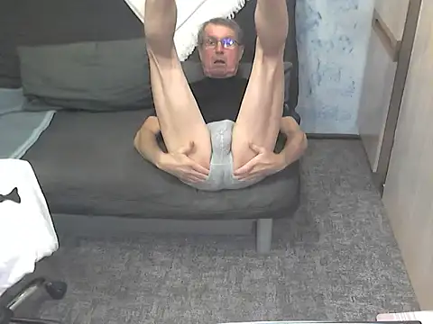 Snapshot of kiam471 chatting on 11/11/25, 10:32 kiam471 online show from 11/11/25, 10:32