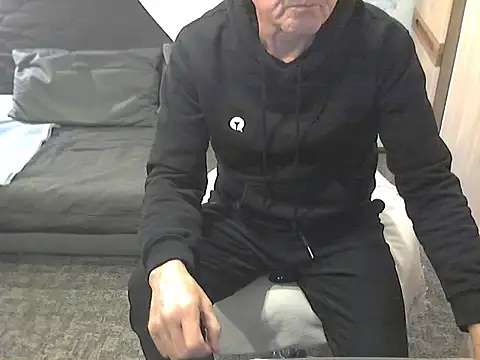 Snapshot of kiam471 chatting on 11/12/25, 06:52 kiam471 online show from 11/12/25, 06:52