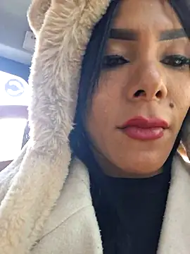 Snapshot of Doll_Loren chatting on 11/13/25, 07:35 Doll Loren online show from 11/13/25, 07:35