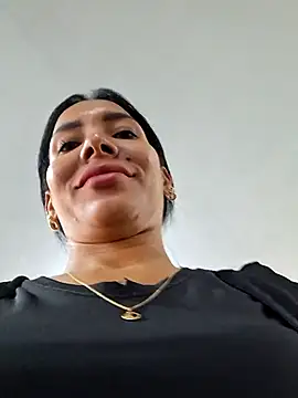 Snapshot of Doll_Loren chatting on 11/27/25, 02:30 Doll Loren online show from 11/27/25, 02:30