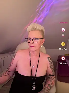 German Milf online show from 05/24/26, 12:21