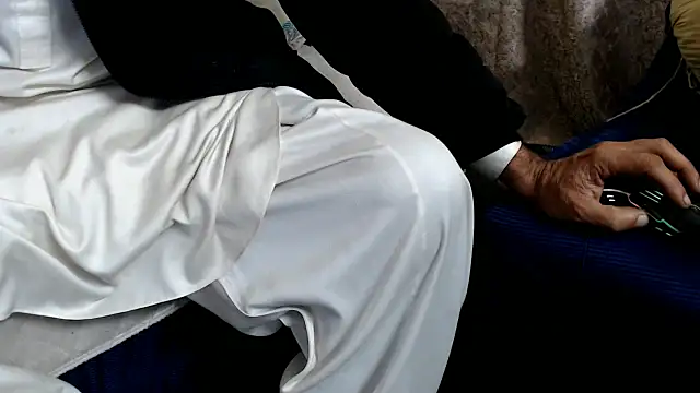 Snapshot of amrozia chatting on 01/06/25, 10:57 amrozia online show from 01/06/25, 10:57