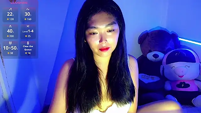 Snapshot of TR4NSCUTI3 chatting on 09/14/25, 10:36 TR4NSCUTI3 online show from 09/14/25, 10:36