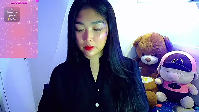 Snapshot of TR4NSCUTI3 chatting on 09/30/25, 06:13 TR4NSCUTI3 online show from 09/30/25, 06:13
