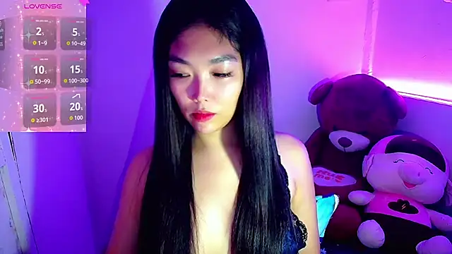 Snapshot of TR4NSCUTI3 chatting on 10/27/25, 08:02 TR4NSCUTI3 online show from 10/27/25, 08:02