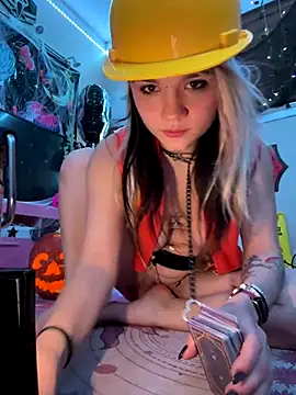 Snapshot of Cutiepiespanks chatting on 10/27/25, 07:01 Cutiepiespanks online show from 10/27/25, 07:01