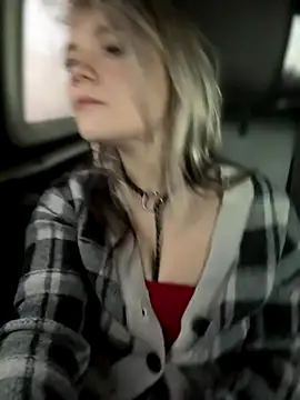 Snapshot of Cutiepiespanks chatting on 11/19/25, 08:53 Cutiepiespanks online show from 11/19/25, 08:53