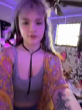 Snapshot of Cutiepiespanks chatting on 11/25/25, 08:20 Cutiepiespanks online show from 11/25/25, 08:20