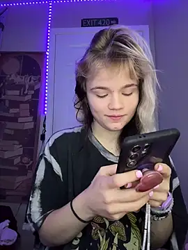 Snapshot of Cutiepiespanks chatting on 12/14/25, 10:36 Cutiepiespanks online show from 12/14/25, 10:36