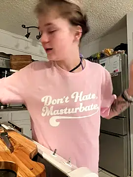 Snapshot of Cutiepiespanks chatting on 12/18/25, 01:22 Cutiepiespanks online show from 12/18/25, 01:22