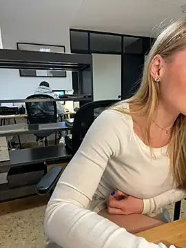 EmaSalis online show from 01/21/25, 01:11