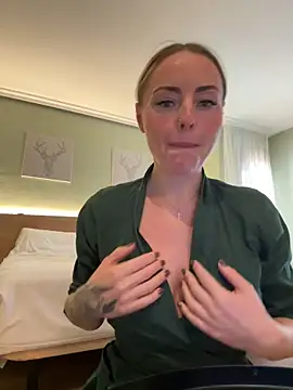 EmaSalis online show from 10/27/25, 09:02