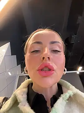 EmaSalis online show from 03/25/26, 08:09