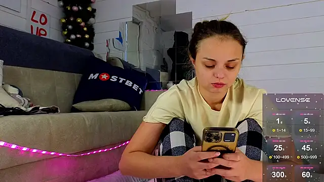 Snapshot of Misss_Vikk chatting on 12/12/24, 10:24 Misss Vikk online show from 12/12/24, 10:24