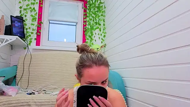 Snapshot of Misss_Vikk chatting on 11/20/25, 06:35 Misss Vikk online show from 11/20/25, 06:35