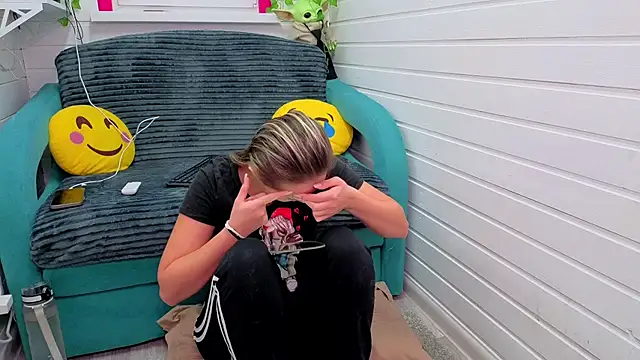 Snapshot of Misss_Vikk chatting on 11/21/25, 06:56 Misss Vikk online show from 11/21/25, 06:56