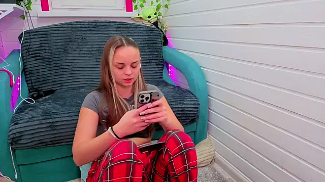 Snapshot of Misss_Vikk chatting on 11/25/25, 07:30 Misss Vikk online show from 11/25/25, 07:30