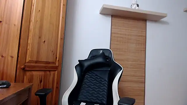 Snapshot of Lisakisss chatting on 03/09/25, 08:29 Lisakisss online show from 03/09/25, 08:29